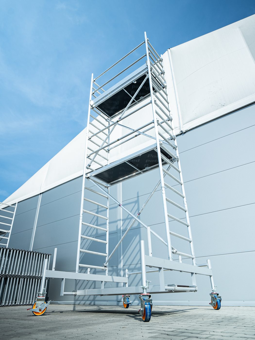 AL-TO PRO+ scaffold tower from below