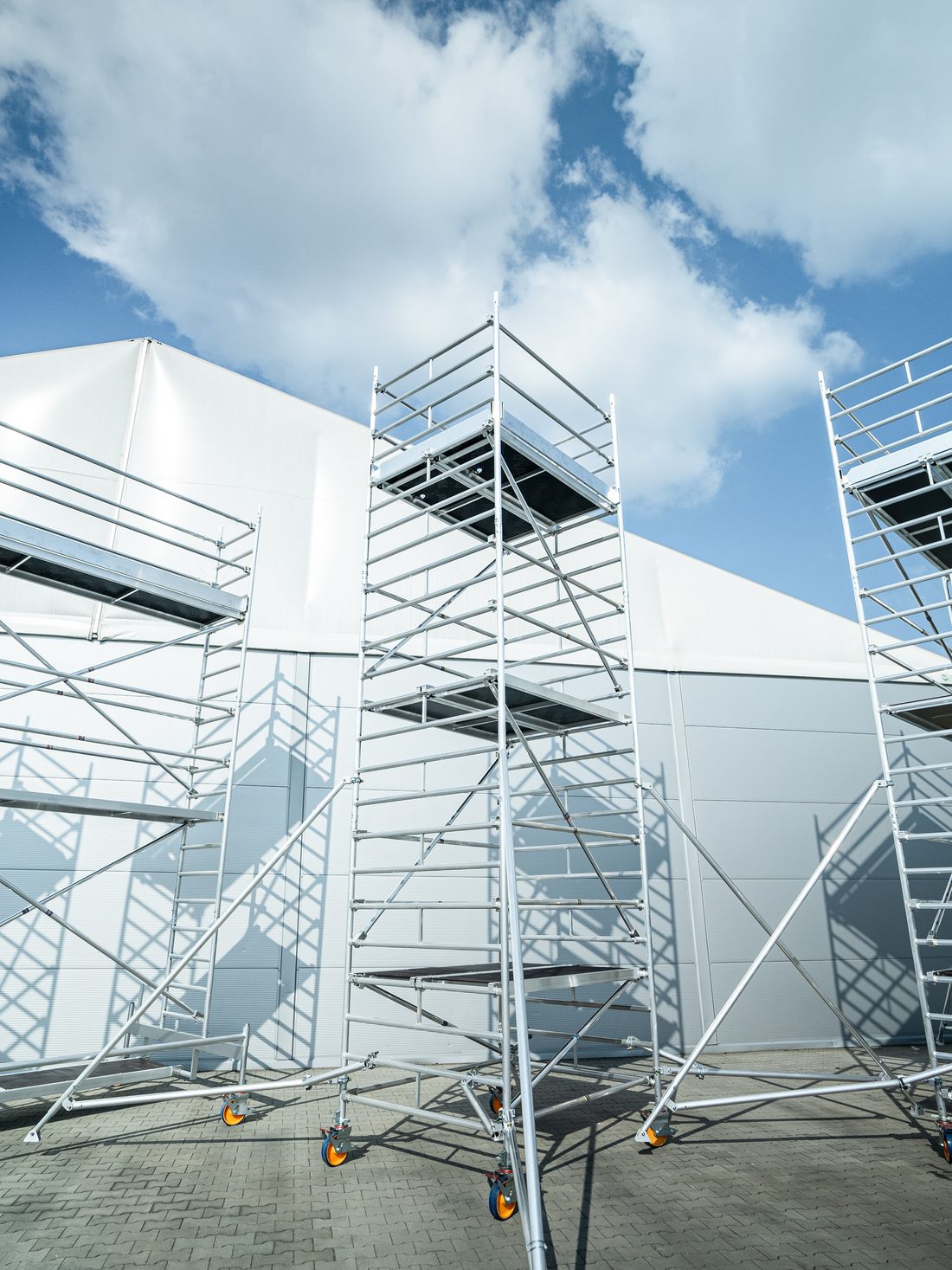 AL-TO PRO+ scaffold towers against the sky
